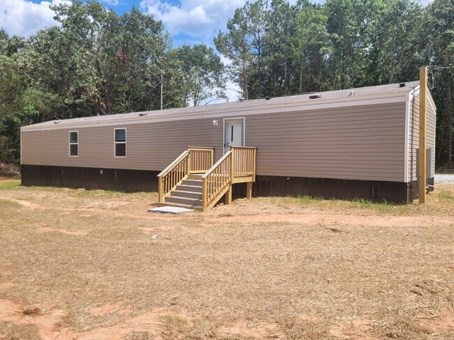 Building Photo - NOW ACCEPTING APPLICATIONS: Madison Co- Colbert, GA- Three Bedroom and Two Bathroom Manufactured ...