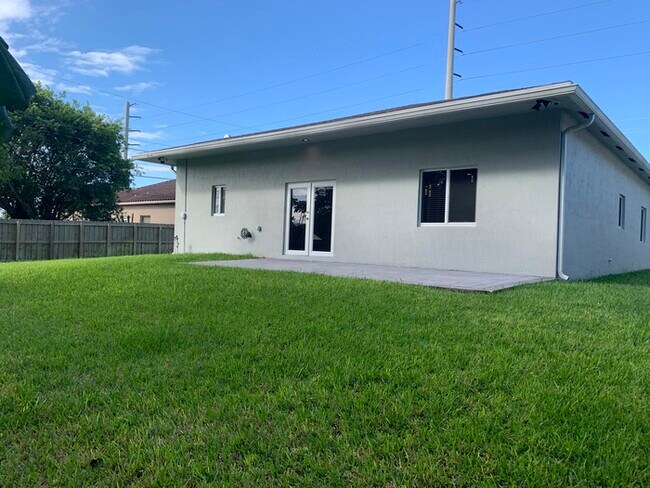 Building Photo - NEWER CONSTRUCTION MODERN HOME