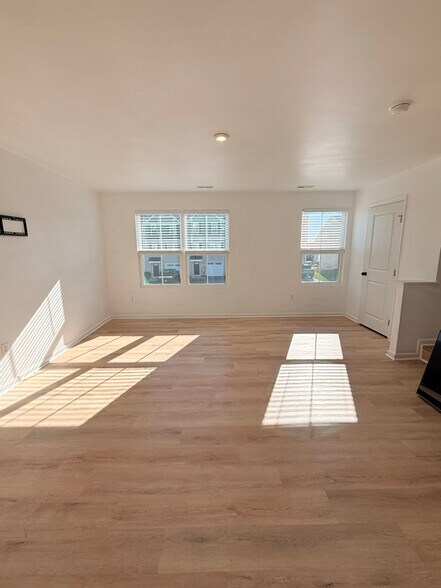 Building Photo - 28 Sebago Pl