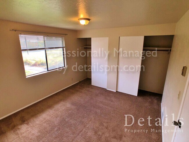 Building Photo - 9467/9469 Silverdale Loop Rd NW