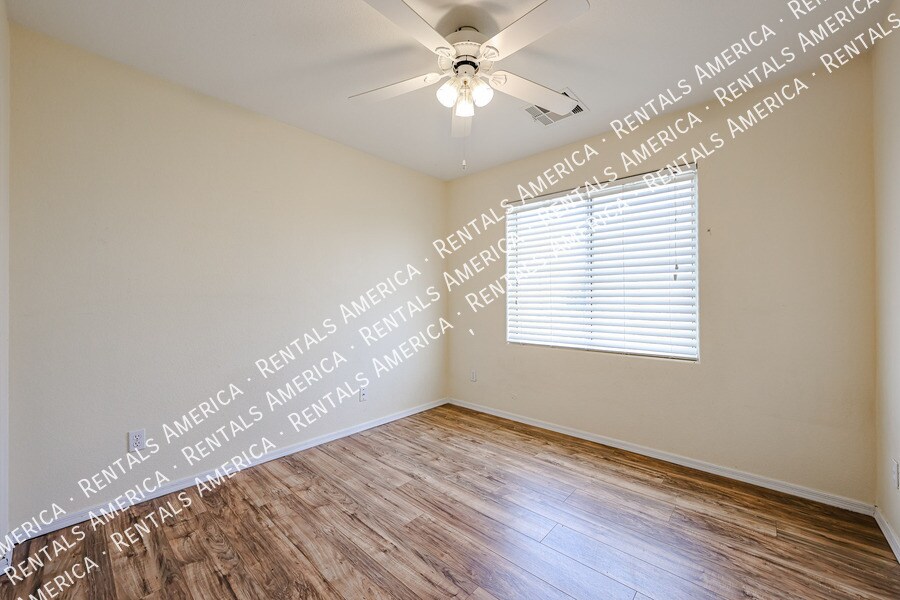 Building Photo - 1372 W Thompson Way