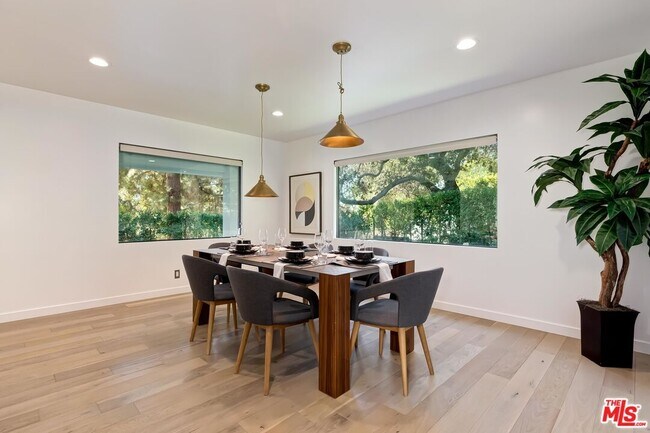 Building Photo - 2400 Glendower Ave