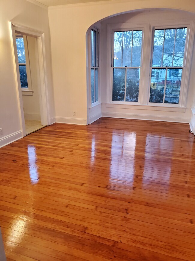 Building Photo - 101 E Main St