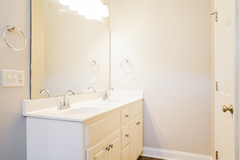 Building Photo - 49 E Trafalgar Ct