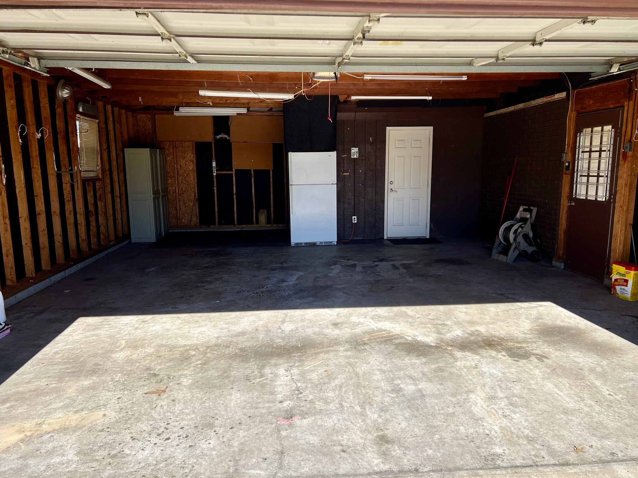 Building Photo - 6600 E Oak St