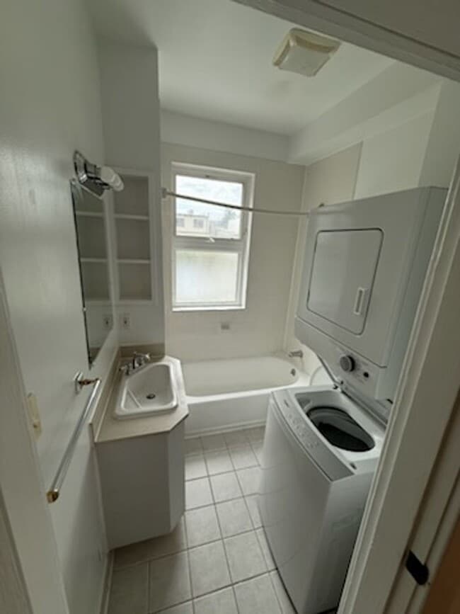 Building Photo - Georgetown Row Home For Rent!