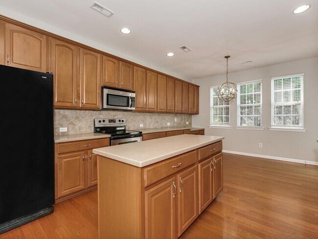 Building Photo - 6322 Adobe Rd