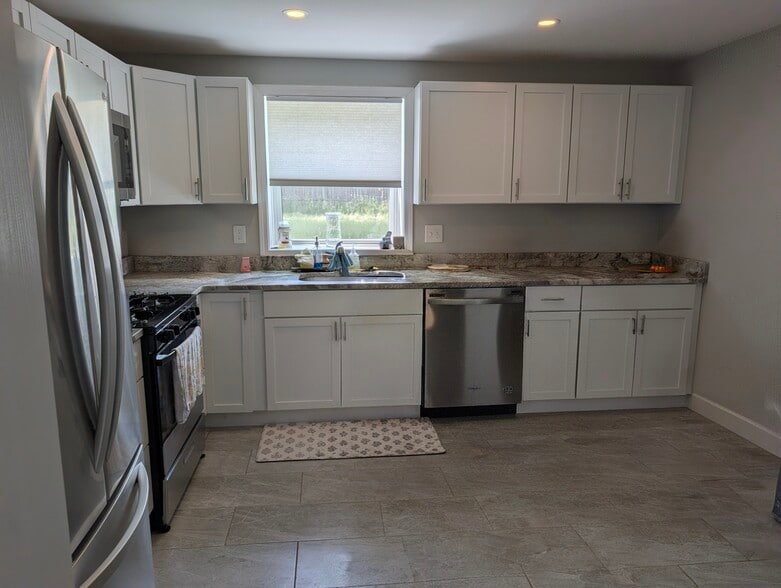 Eat in kitchen - 60 Cecilian Ave