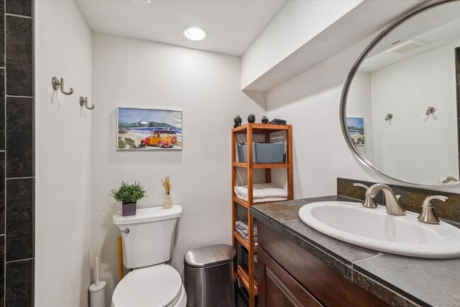 Building Photo - Furnished or unfurnished updated single family home in The Highlands.