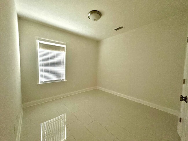 Building Photo - 5021 Caracara Dr
