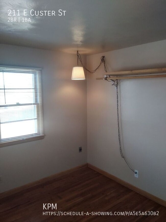 Building Photo - 211 E Custer St