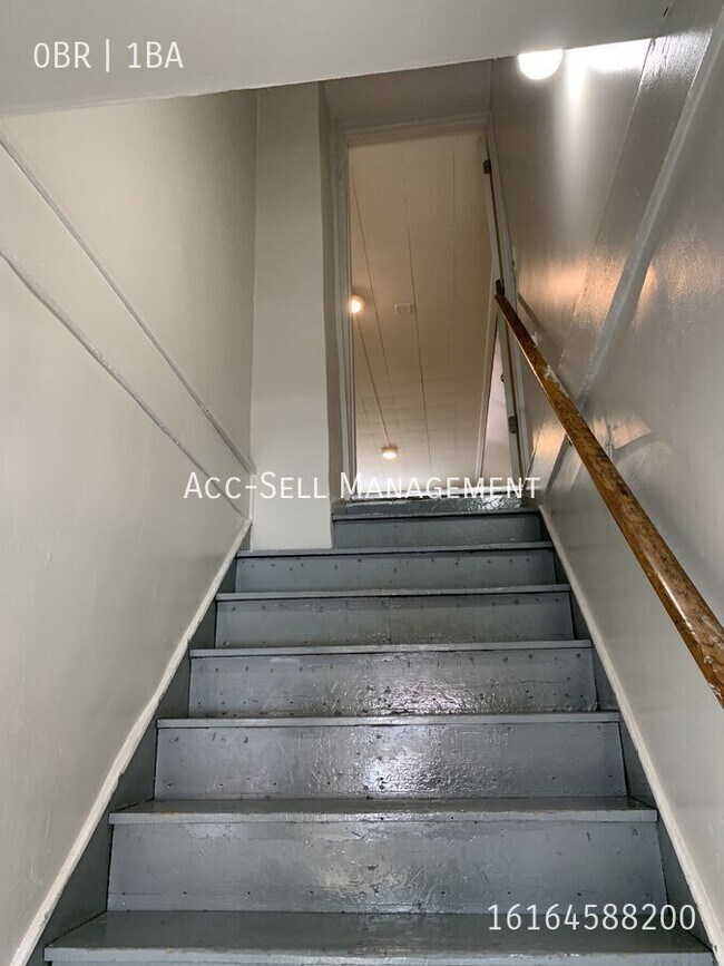 Building Photo - 1625 Belden Ave SW