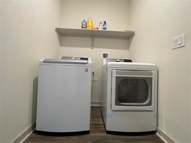 Building Photo - 7720 Jacobean WY