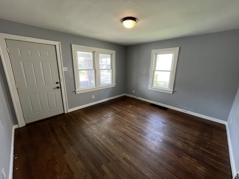 Building Photo - 3614 Columbus Ave