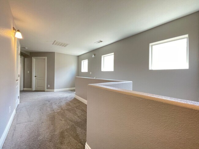 Building Photo - Beautiful 4-Bedroom Home with Den in Mountain’s Edge