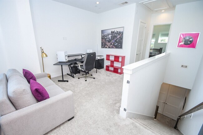 Building Photo - 2412 Canal St