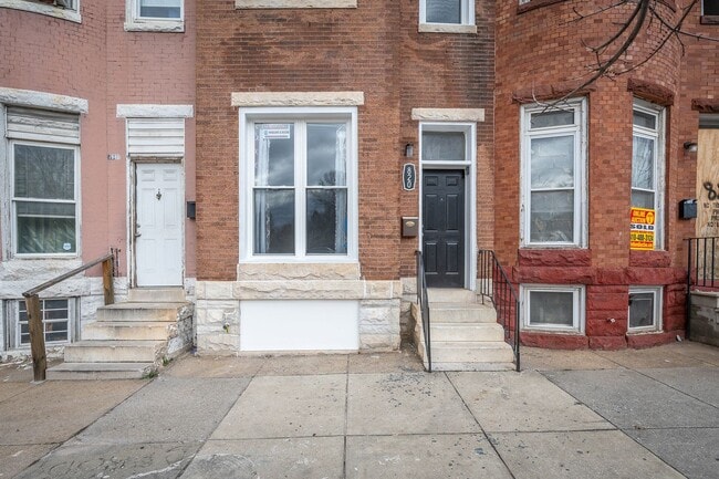 Building Photo - Beautifully renovated single family home