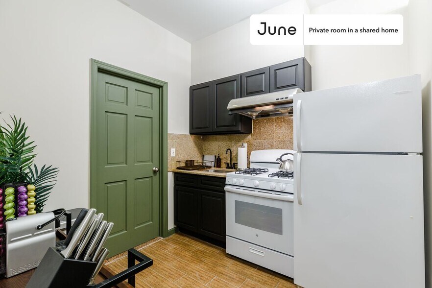Building Photo - Room in Shared 3 bed/1 bath home in Chinatown