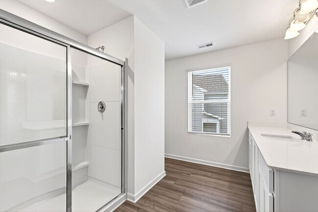 Building Photo - Charming 3BR End-Unit Townhome in Wake Forest!