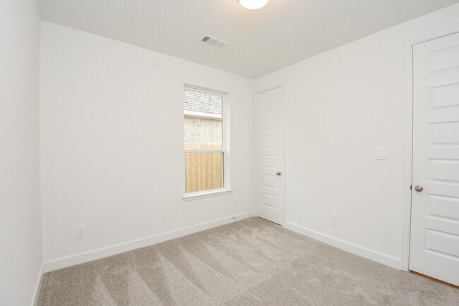 Building Photo - 611 Sand Branch Dr