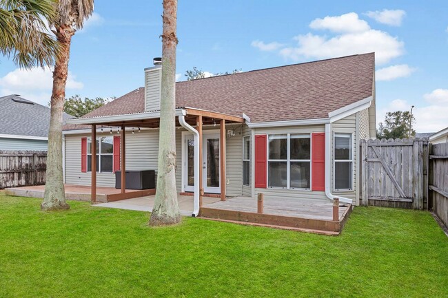 Building Photo - Charming 3 Bedroom in Destin!