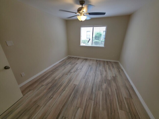 Building Photo - 3500 Tangle Brush Dr
