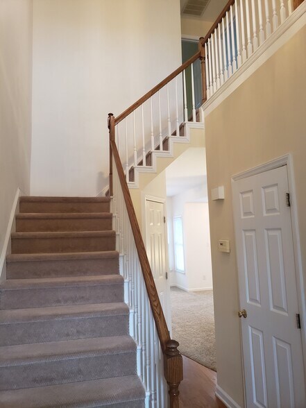 Staircase - 8231 Hempshire Pl