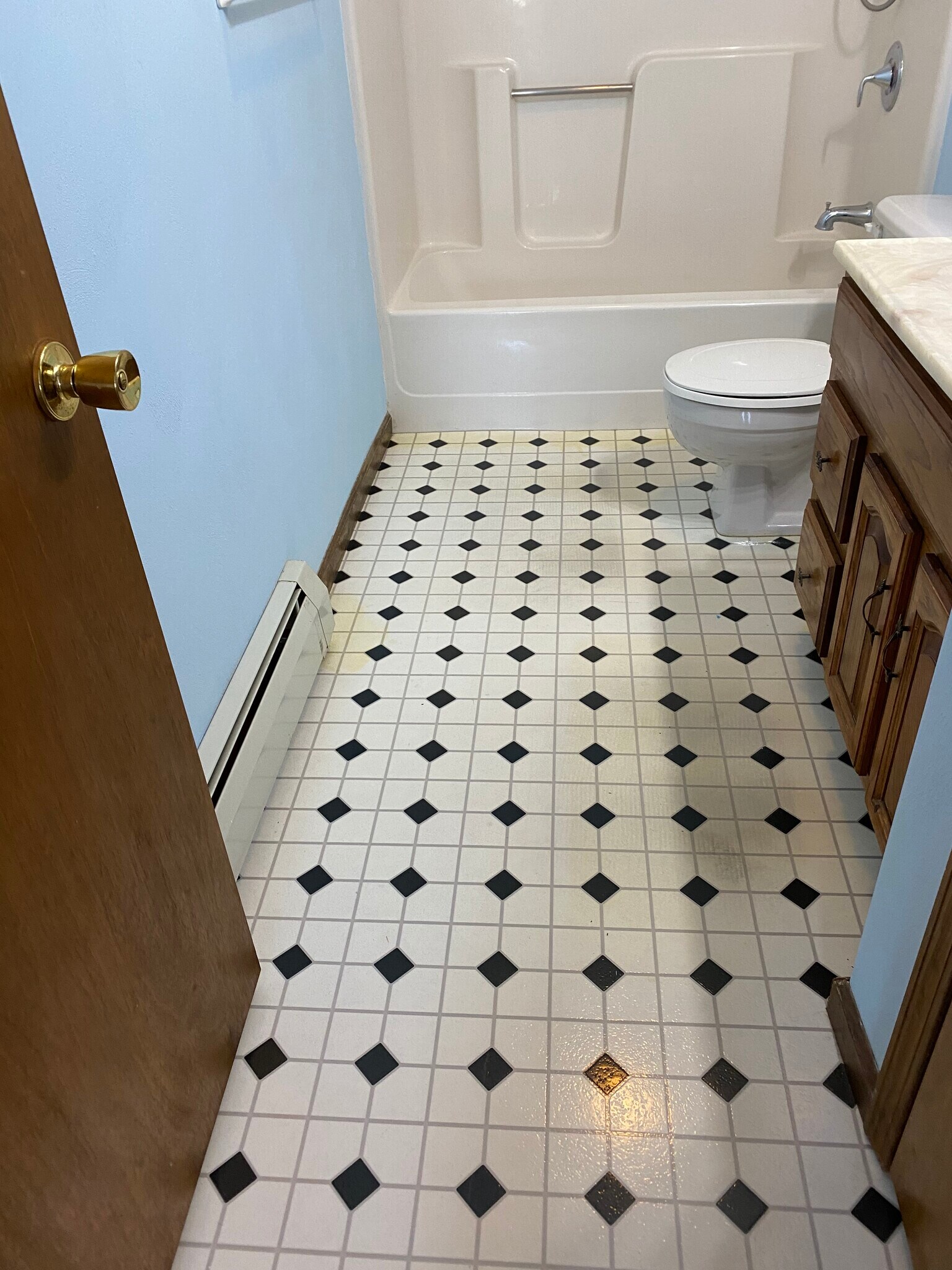 upstairs bathroom - 988 Taft Ave