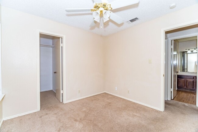Building Photo - 2-BEDROOM DUPLEX