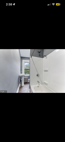 Building Photo - 2630 W 6th St