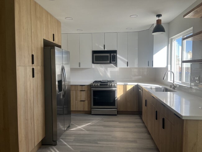 Building Photo - "Charming 4-Bedroom Coastal Retreat with 2 Baths"