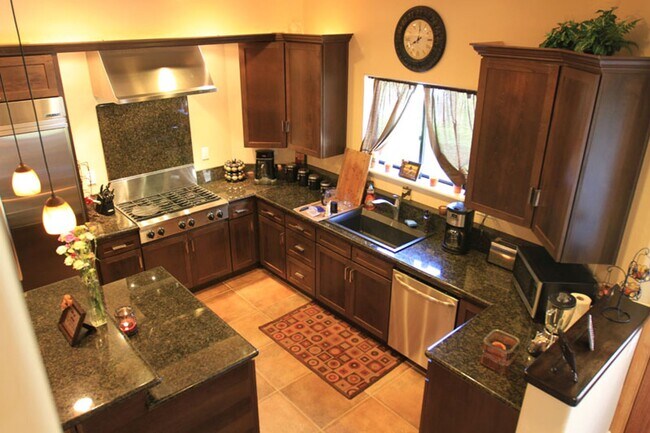Building Photo - Call for your Private Showing! - Rent Ready September 1st