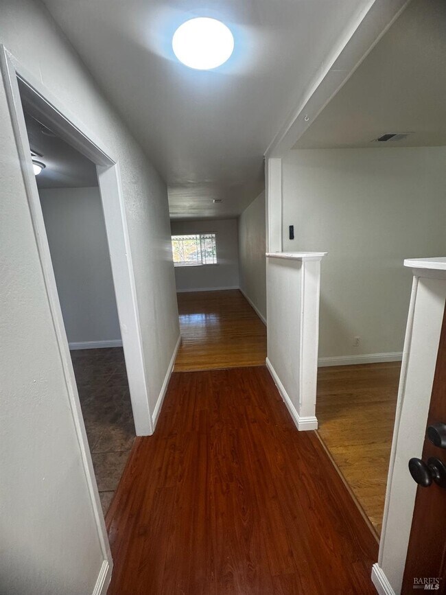 Building Photo - 543 Silver Dr
