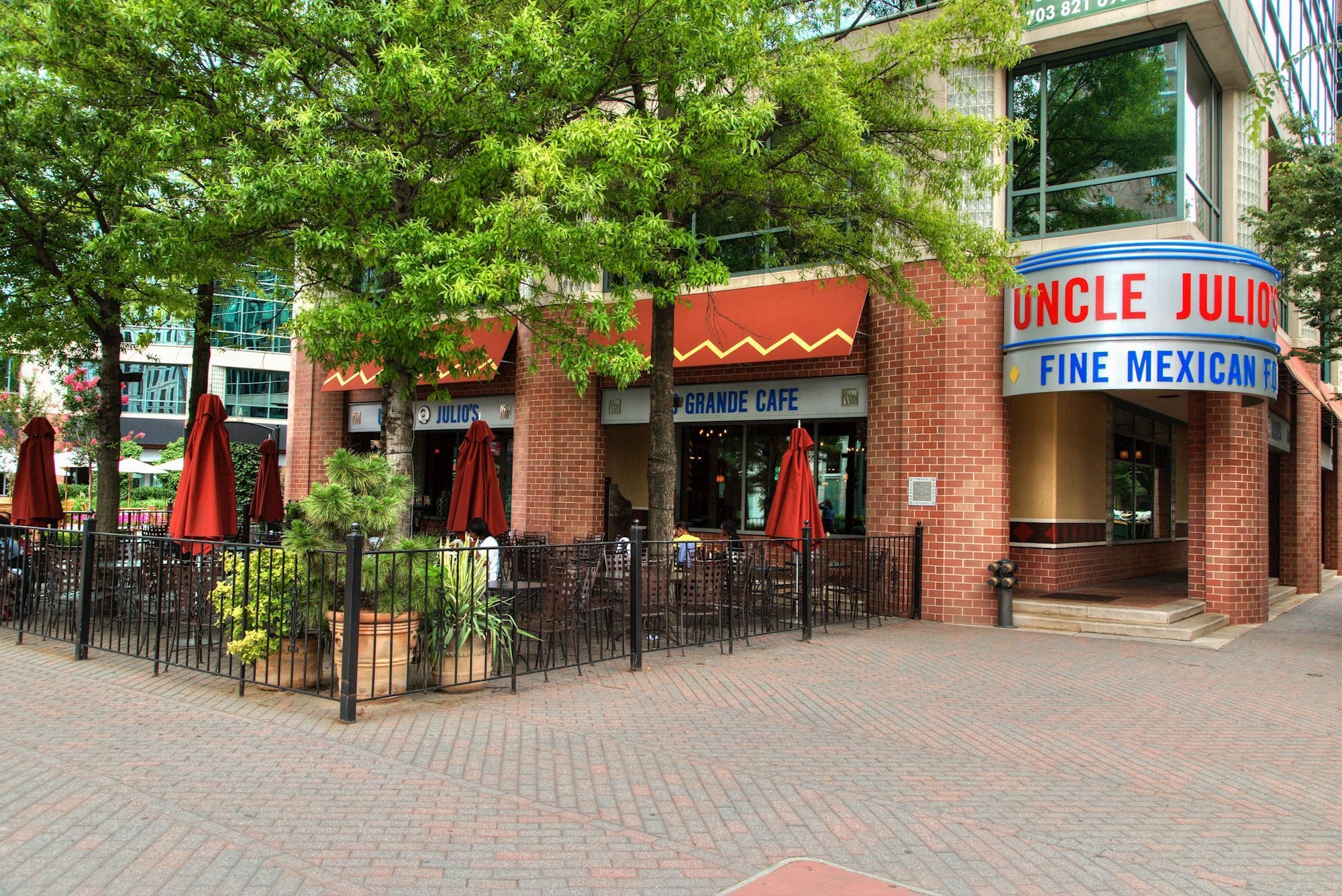 Lots of outdoor restaurants nearby! - 4607 N Carlin Springs Rd