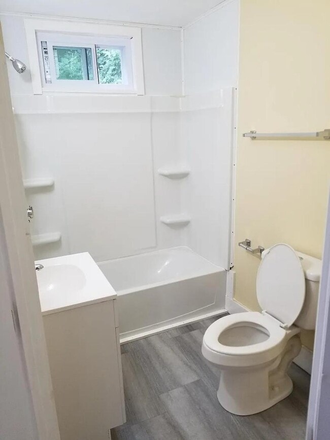 Building Photo - 41 Leavitt St