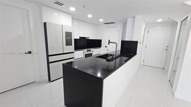 Building Photo - 1861 NW N River Dr