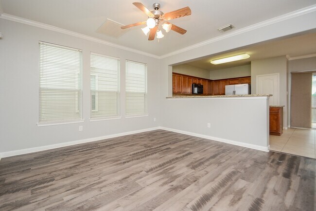 Building Photo - 16102 Limestone Lake Dr