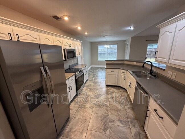 Building Photo - 4754 Winterdale Dr