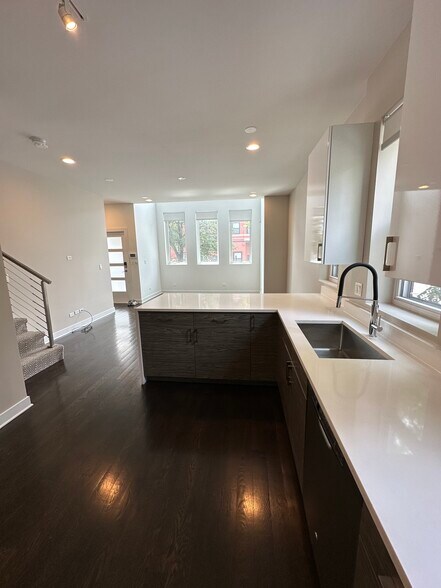 Kitchen - 1758 W Cullerton St