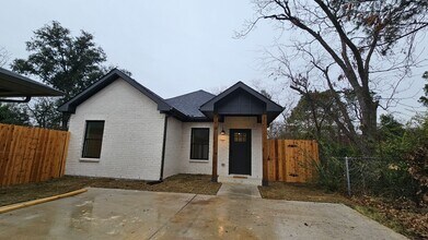 Building Photo - 1700 Kendolph Dr