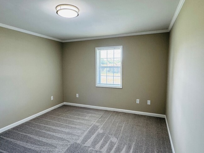 Building Photo - 4-Bedroom that has it all !