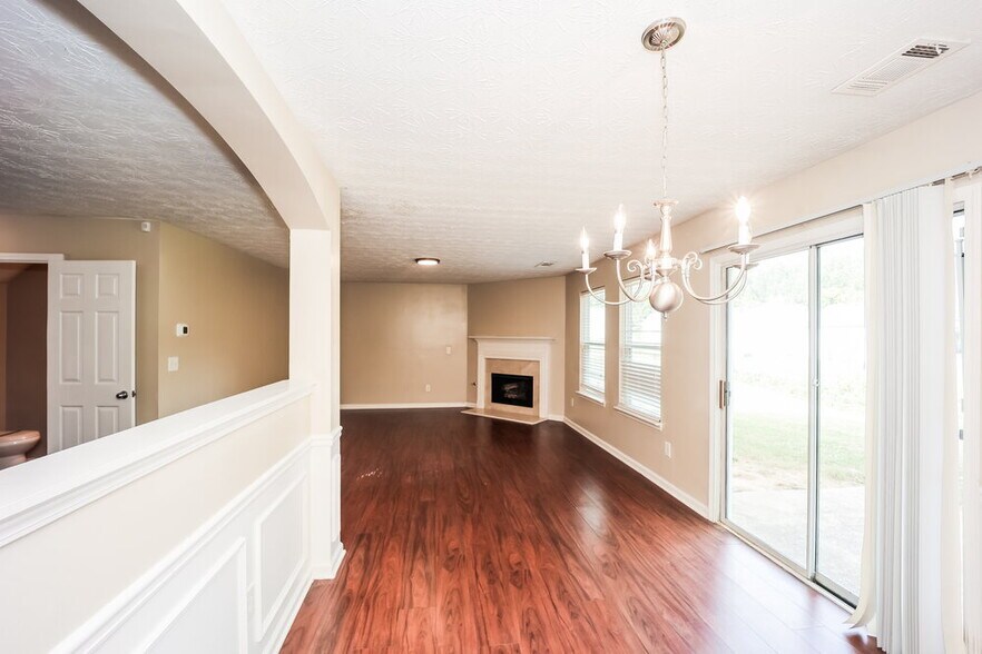 Building Photo - 9494 Lakeview Rd