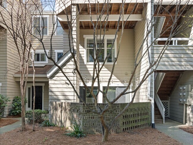 Building Photo - 1st Floor unit in Fourth Ward
