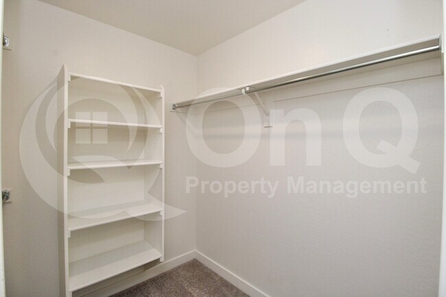 Building Photo - 2540 W La Salle St