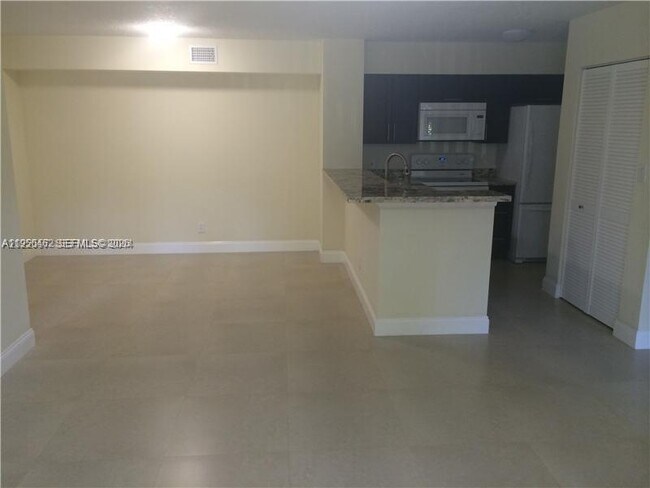 Building Photo - 650 S Park Rd