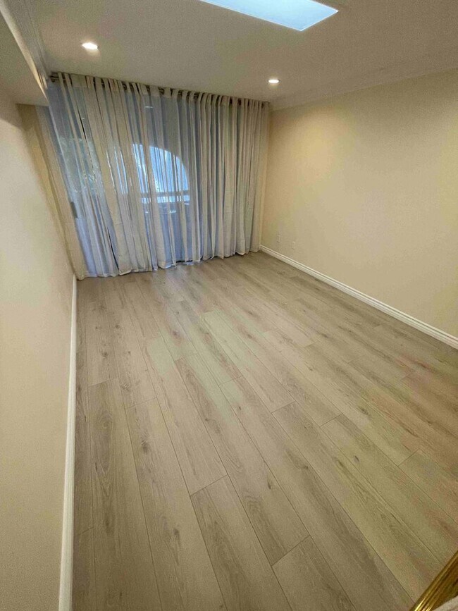 Building Photo - COMPLETELY UPDATED AND REMODELED ENCINO SP...