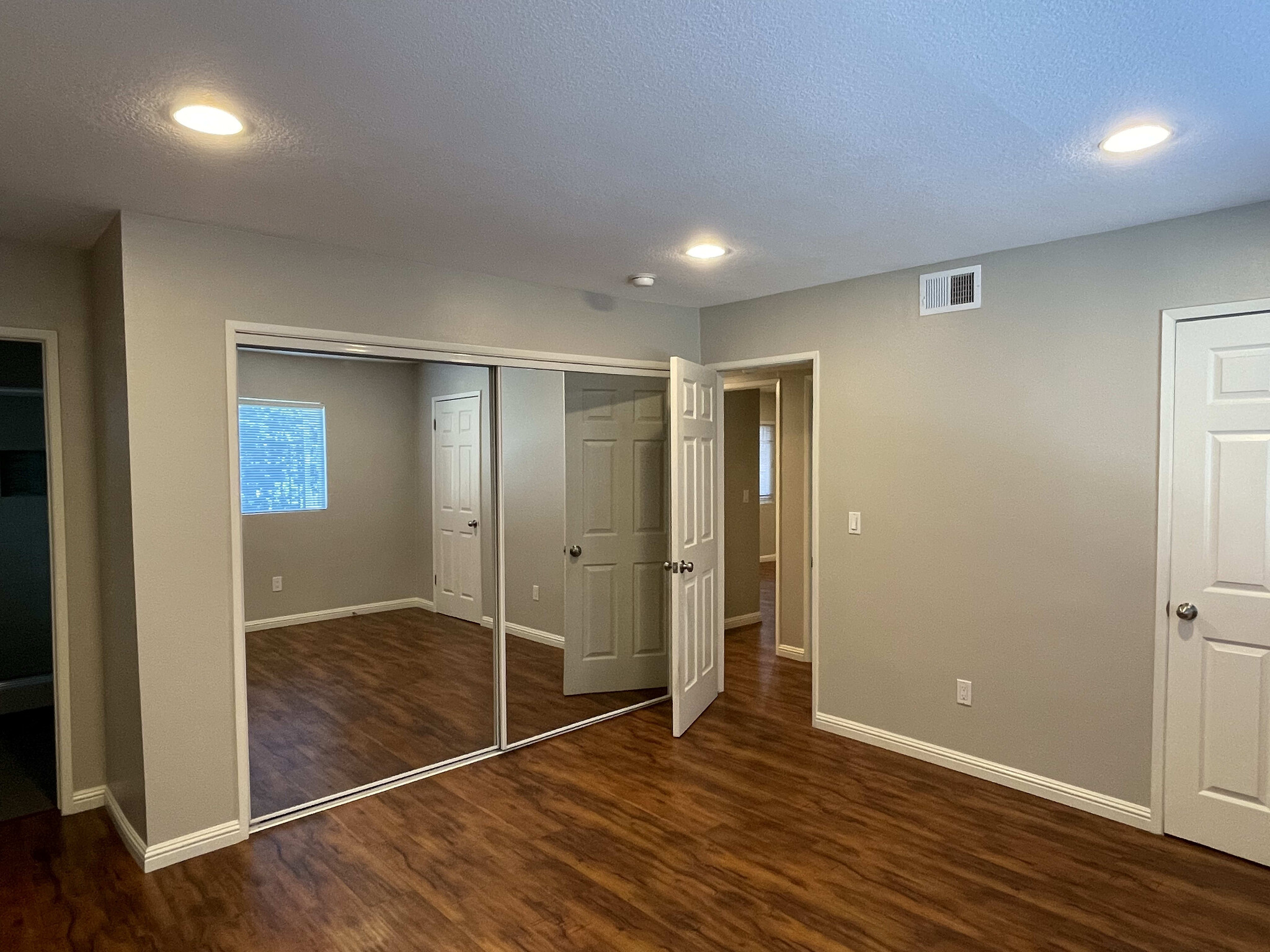 Building Photo - 18142 Mandarin Ln