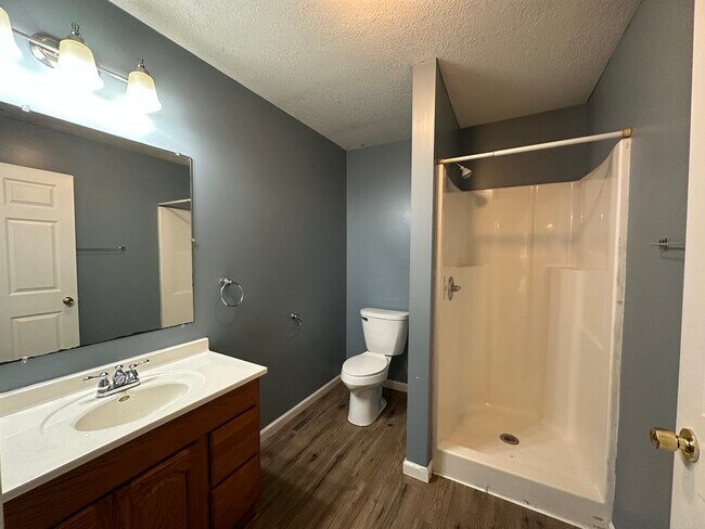 Building Photo - 104 W Davis St