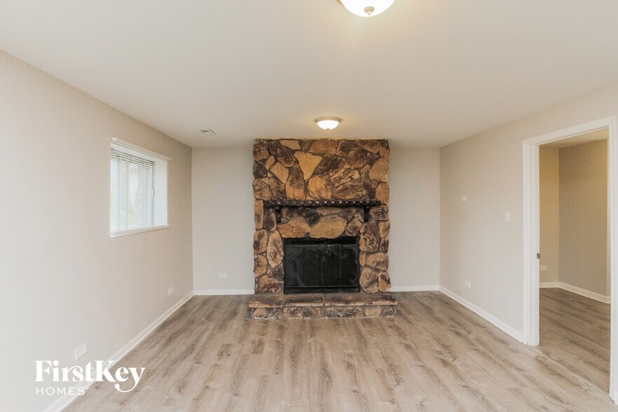 Building Photo - 5144 Oakwood Ct