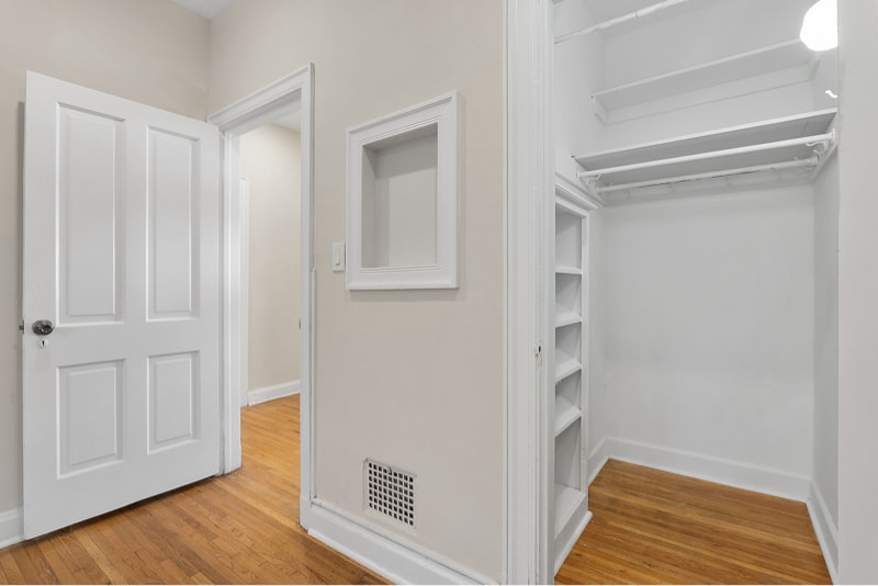 Building Photo - 420 S Beverwil Dr